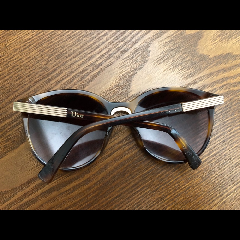 SOLD 🎉AUTH Dior Tortoise Shell Sunglasses - Picture 3 of 5
